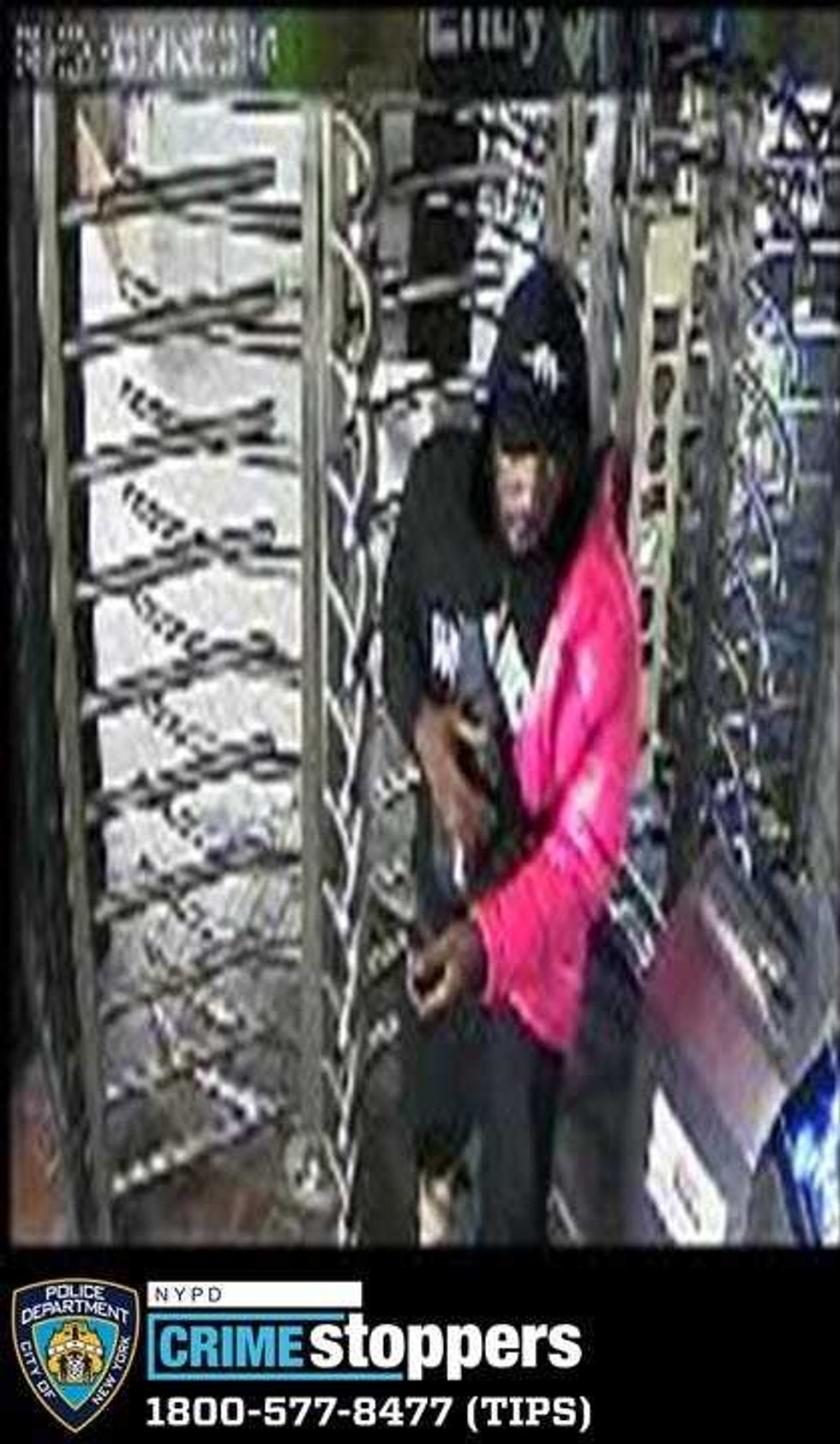 Man robbed at gunpoint on Queens subway train