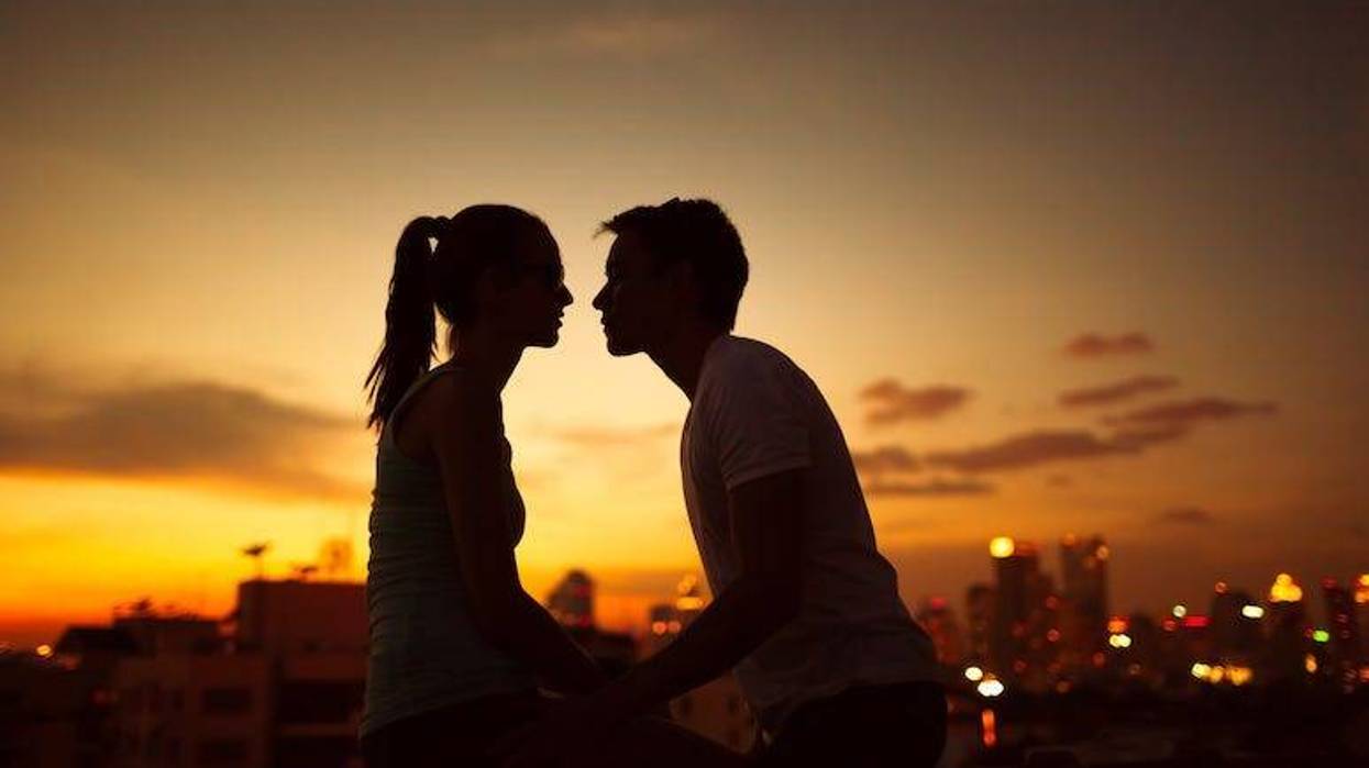 Man, Woman, Couple, Romantic, Skyline, Kissing, Silhouette