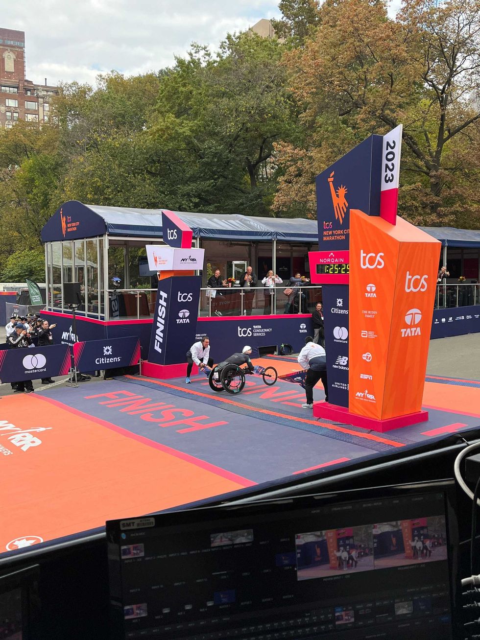 Marcel Hug wins the men