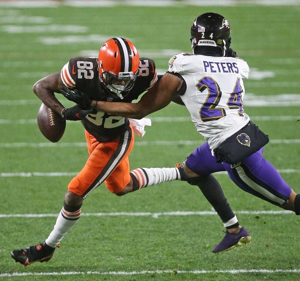 Marcus Peters knocks ball away from Browns