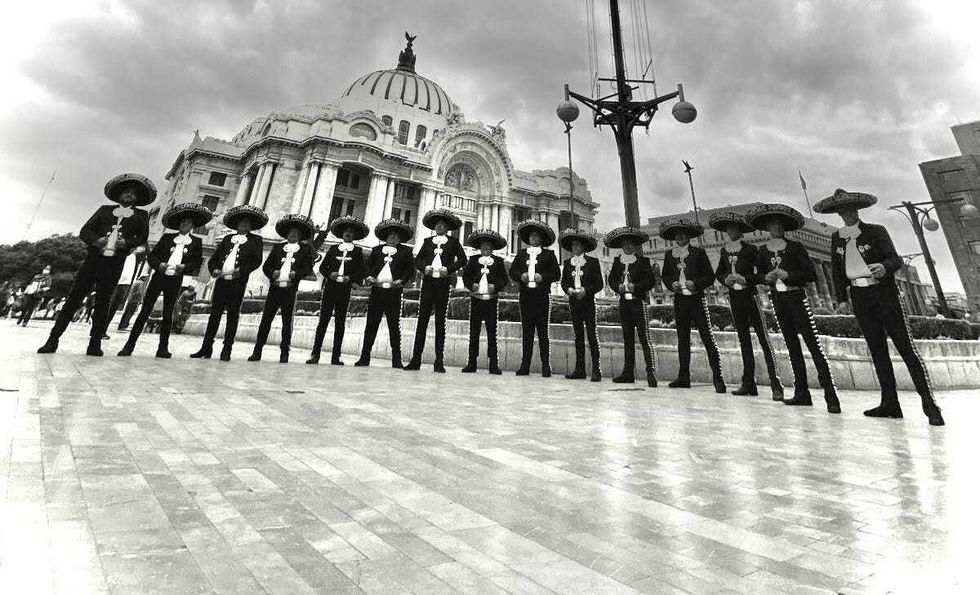 Mariachi Tapatio line up.
