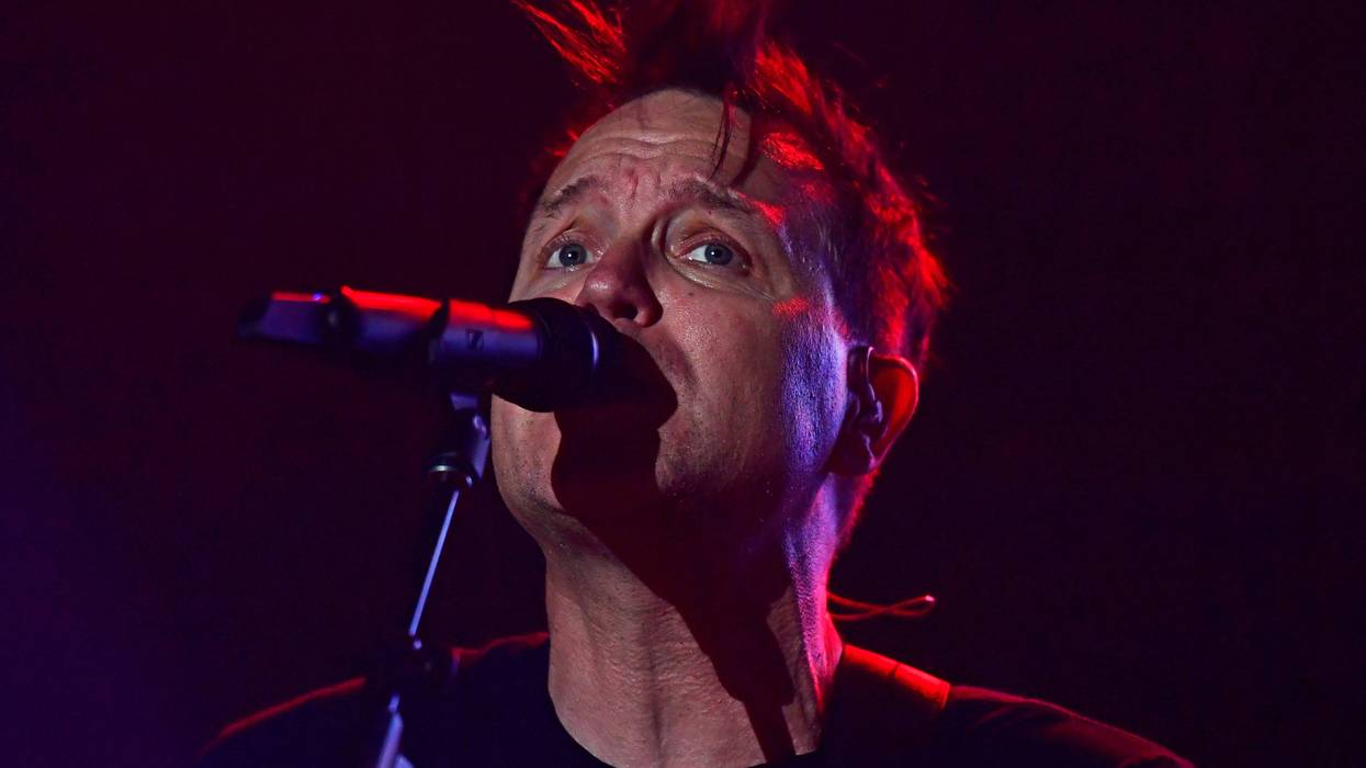 Mark Hoppus singing on stage