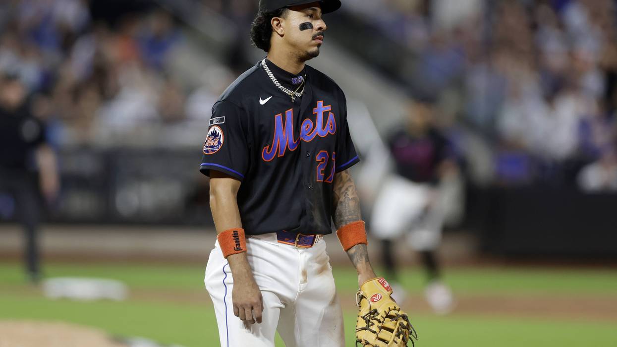 Mets commit six errors as season hits new low
