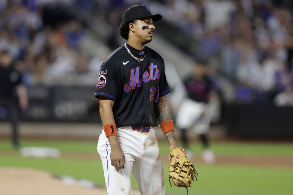 Mets commit six errors as season hits new low
