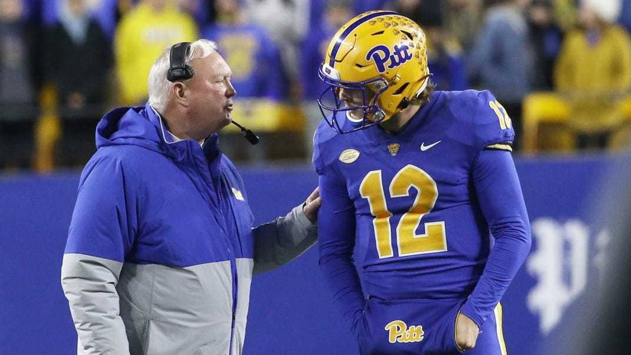 Mark Whipple talks with Kenny Pickett