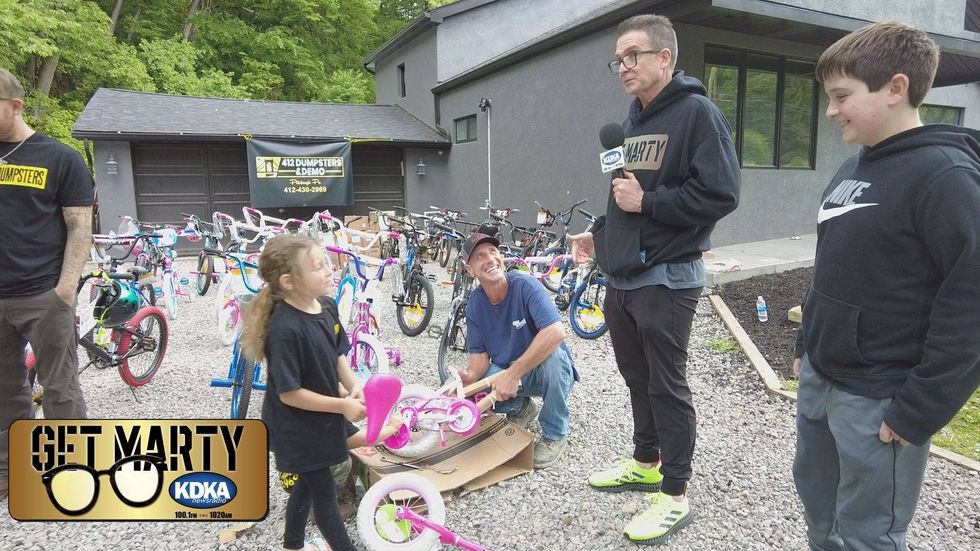 Marty and Vince Griffin talk to the Gunde family about their bike drive for kids.