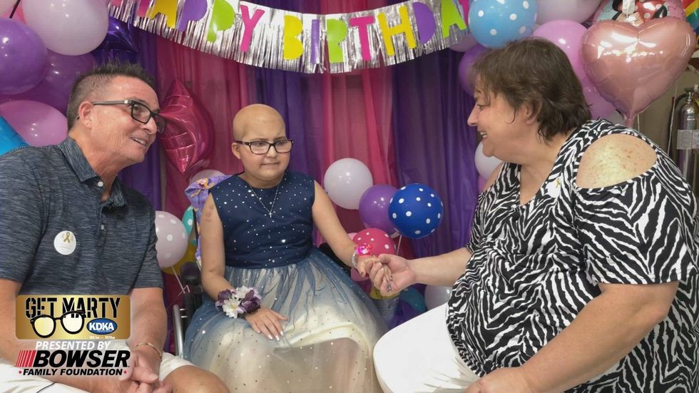 Marty Griffin and mom, Marci Amick, sing "Happy Birthday" to Jaycee at her party.