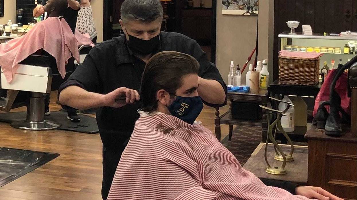 Mask use in a Pratt St., Hartford barber shop, 3/19/21