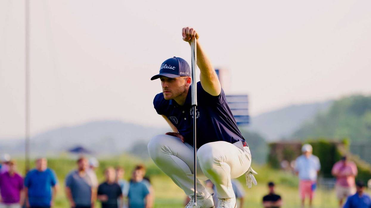 Matt Vogt looking at a putt at Oakmont