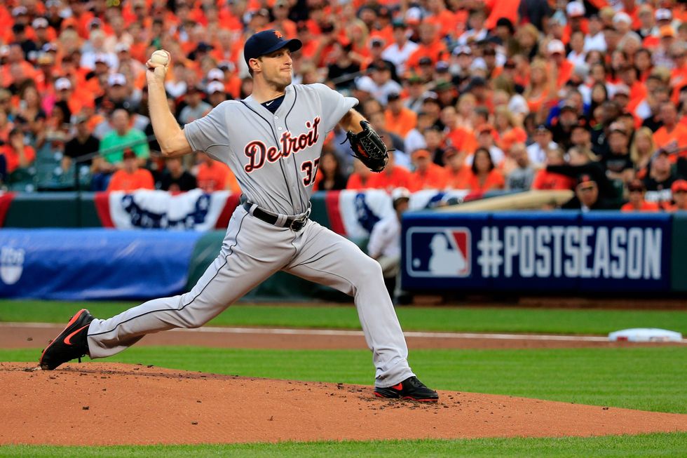 Max Scherzer delivers to home plate