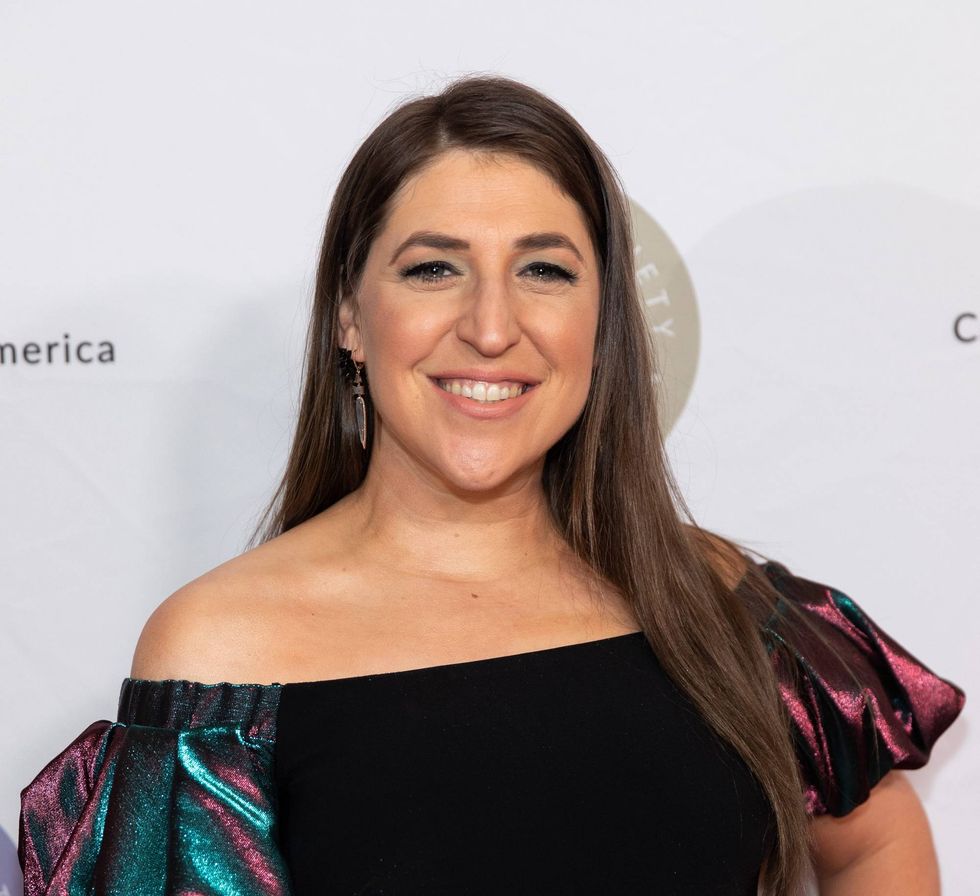 Mayim Bialik on hosting ‘Jeopardy!’ amid Mike Richards controversy: ‘Just let me read the clues’