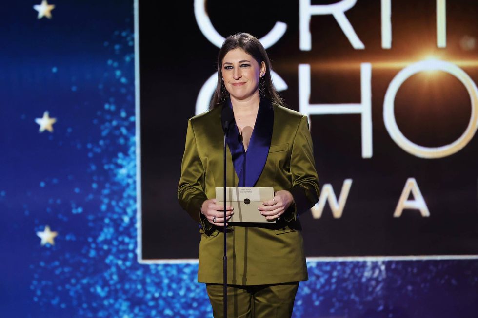 Mayim Bialik comments on the 'Jeopardy' fashion controversy