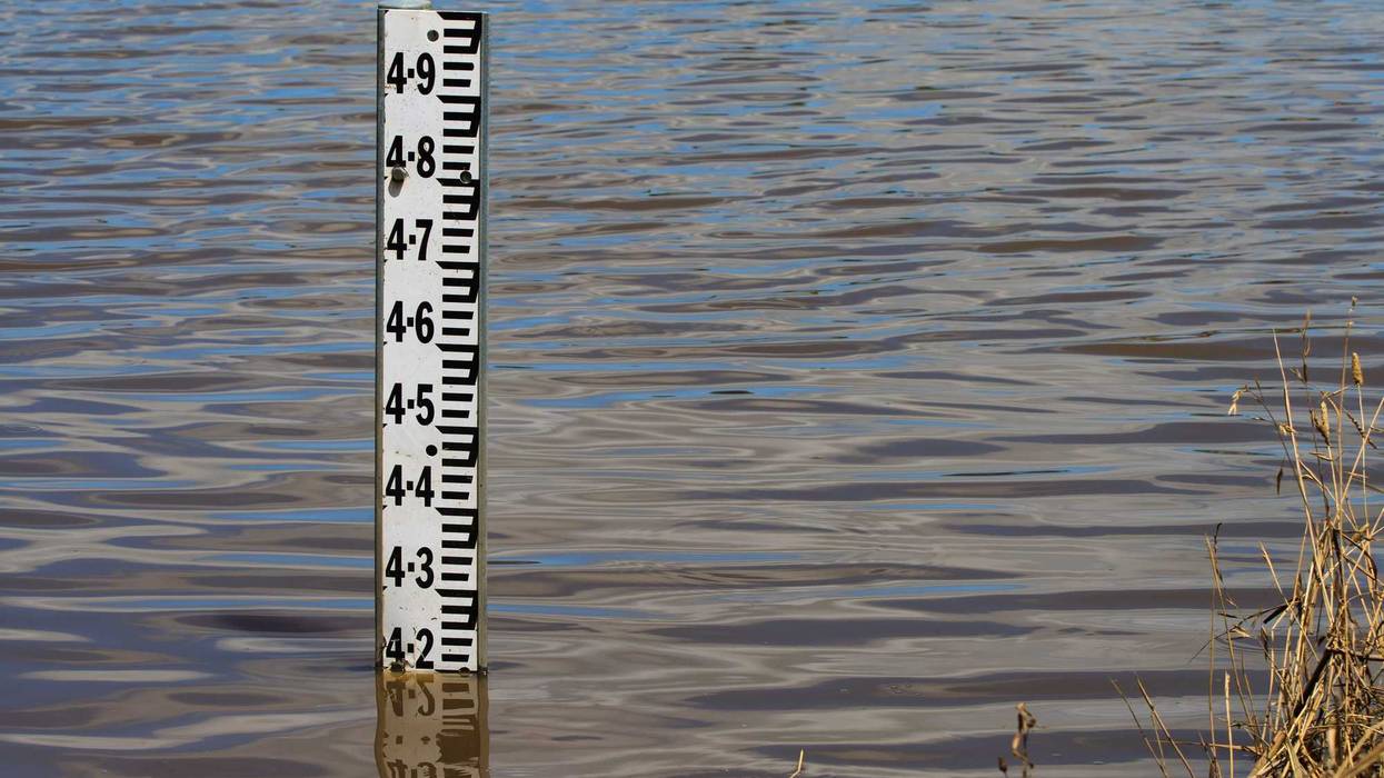 Measuring river water levels