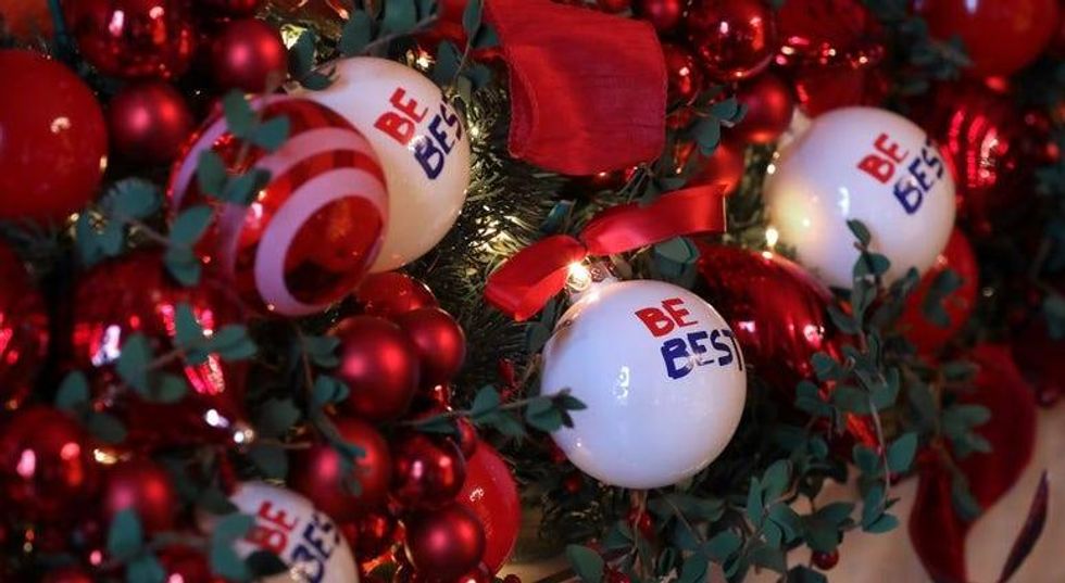 Melania Trump unveils White House Christmas decorations