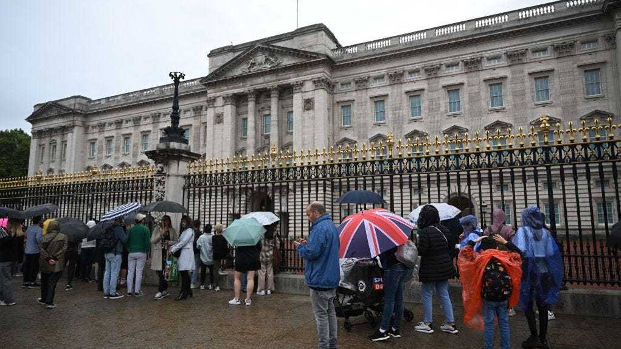 Members of the public outside the gates of Buckingham Palace on September 8, 2022 in London, England.