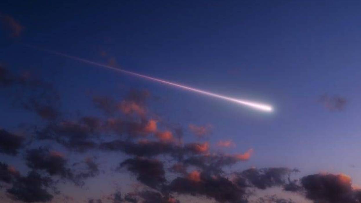 Meteor flying through the sky