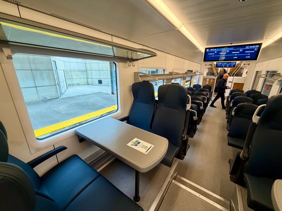 Metra's new battery-powered train