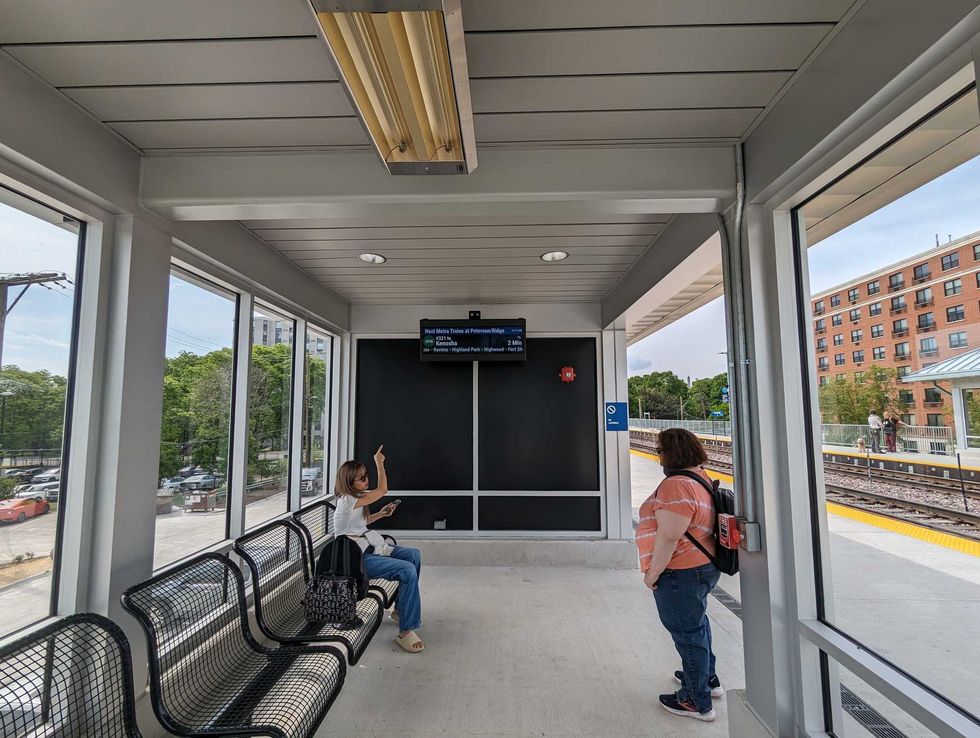 Metra waiting shelter