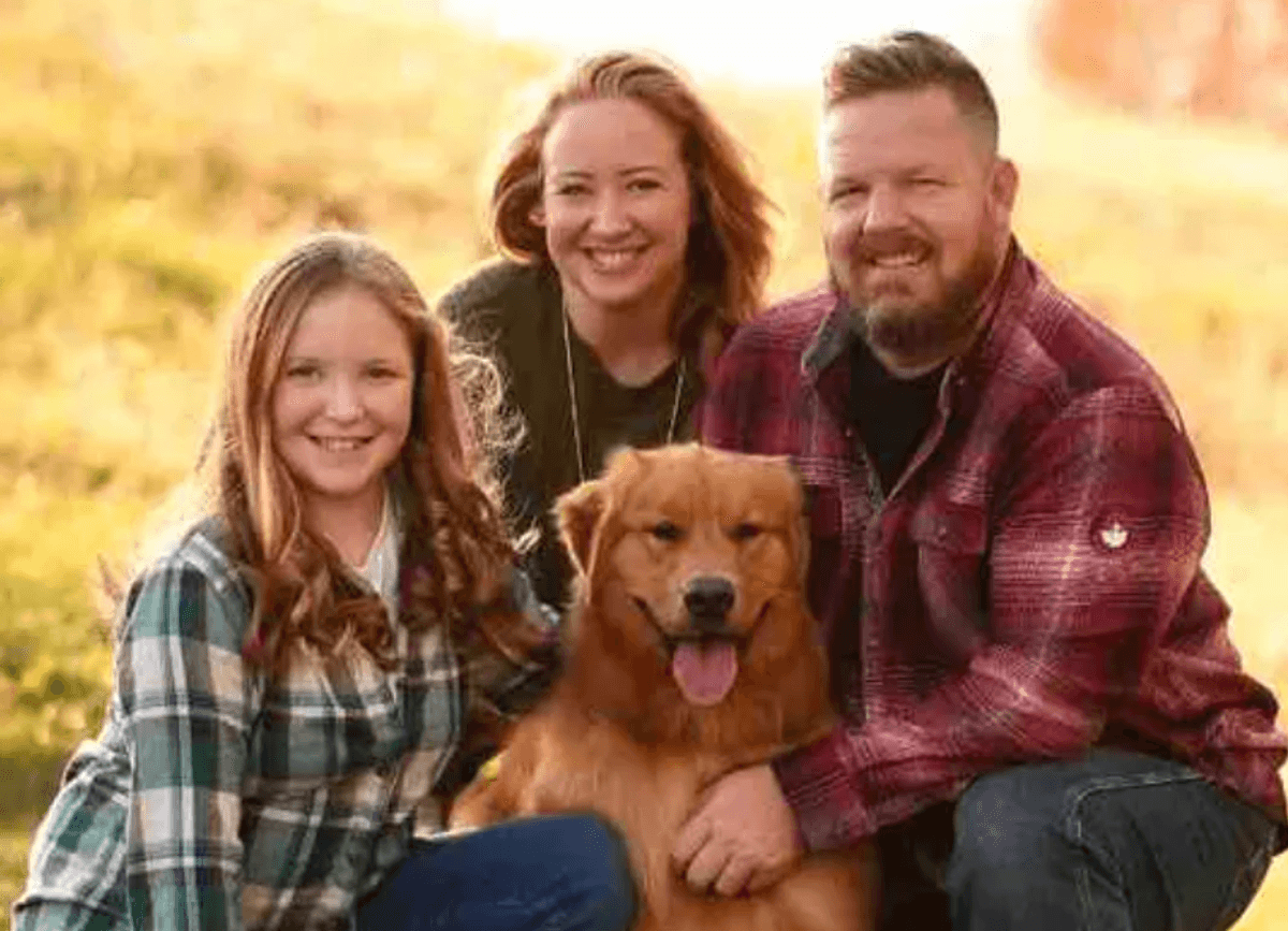 Mia, Erin and Aaron LaMore.
