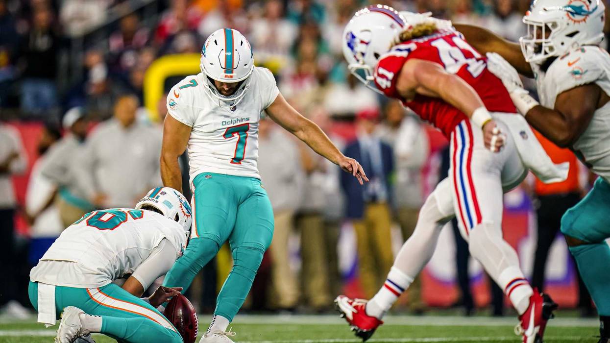 Miami Dolphins place kicker Jason Sanders (7) kicks a field goal against the New England Patriots in the first quarter at Gillette Stadium.