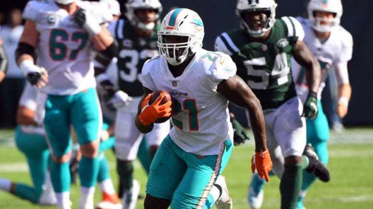 Miami Dolphins running back Frank Gore runs for a first down on a third-and-19 play in the fourth quarter on Sept. 16, 2018, at MetLife Stadium.