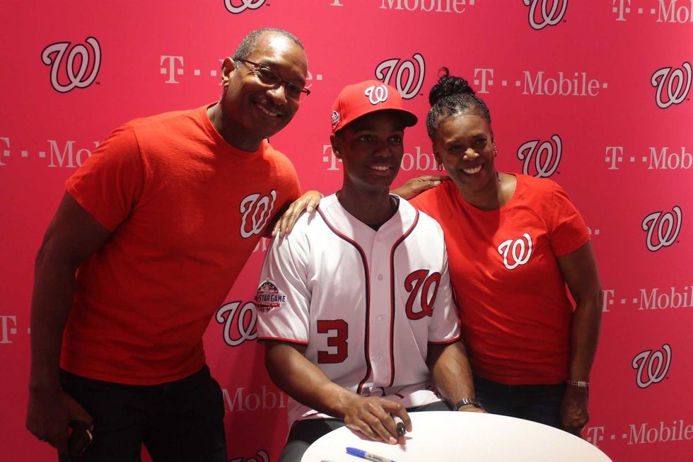 Michael A. Taylor, of the Washington Nationals, joins 106.7 The Fan's Grant Paulsen to meet and greet fans at T-Mobile in Pentagon City.