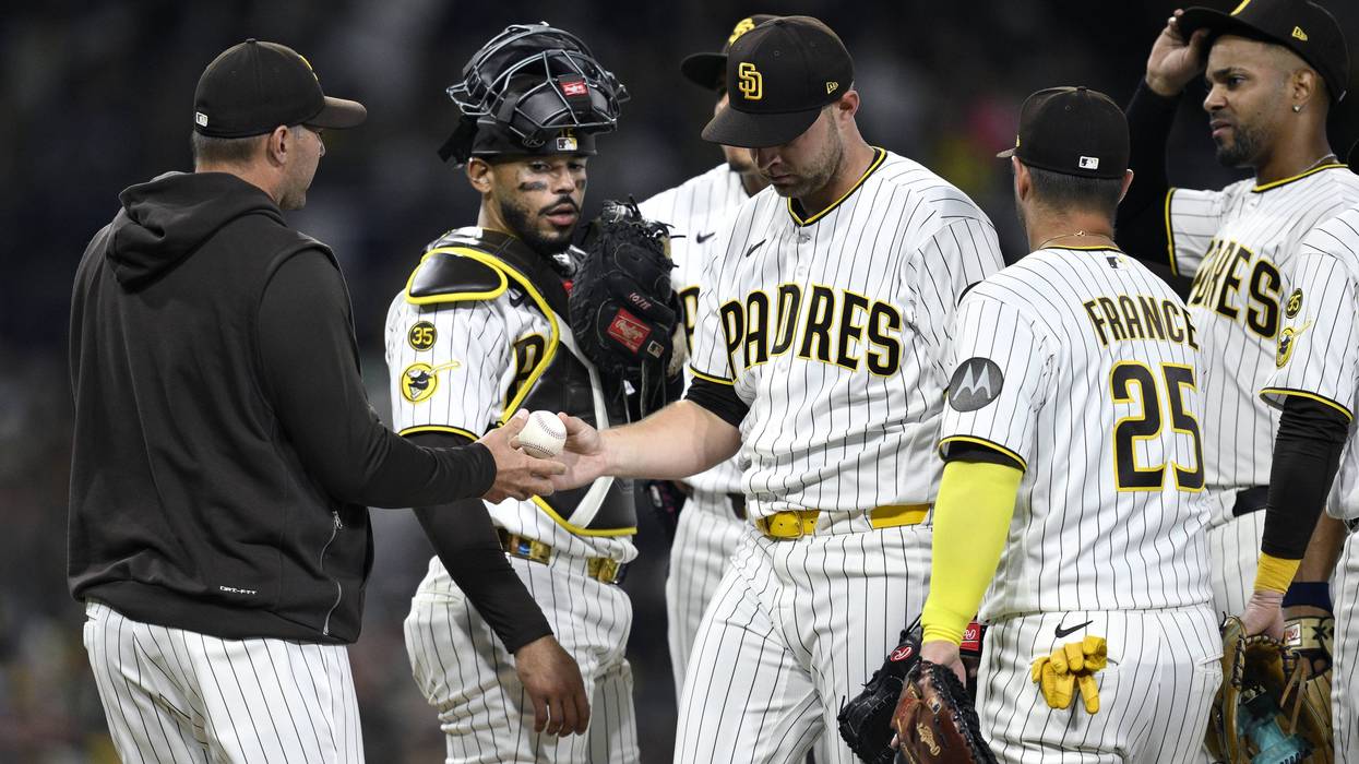 Padres blow late lead in 5-2 loss to Tigers