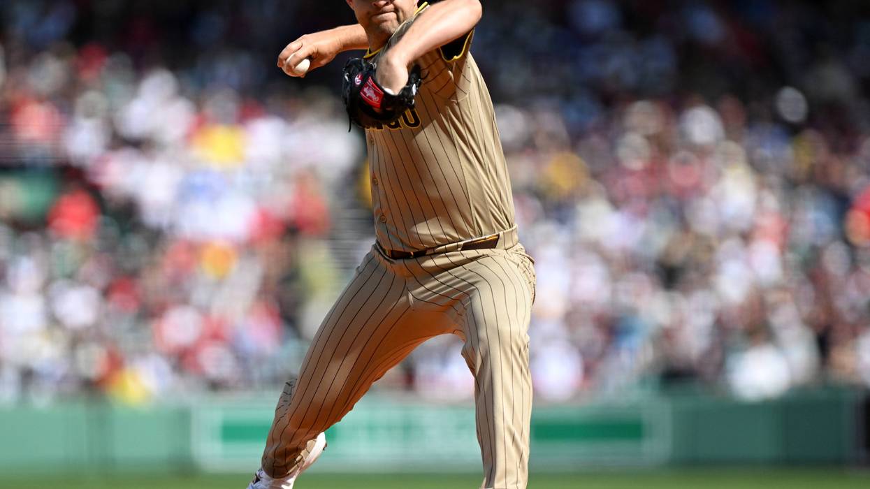 Padres drop series opener in Boston