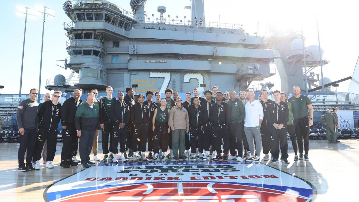 Michigan State’s men’s basketball team got their first look at the USS Abraham Lincoln in San Diego yesterday afternoon ahead of the Armed Forces Classic scheduled for tip off on Friday evening.