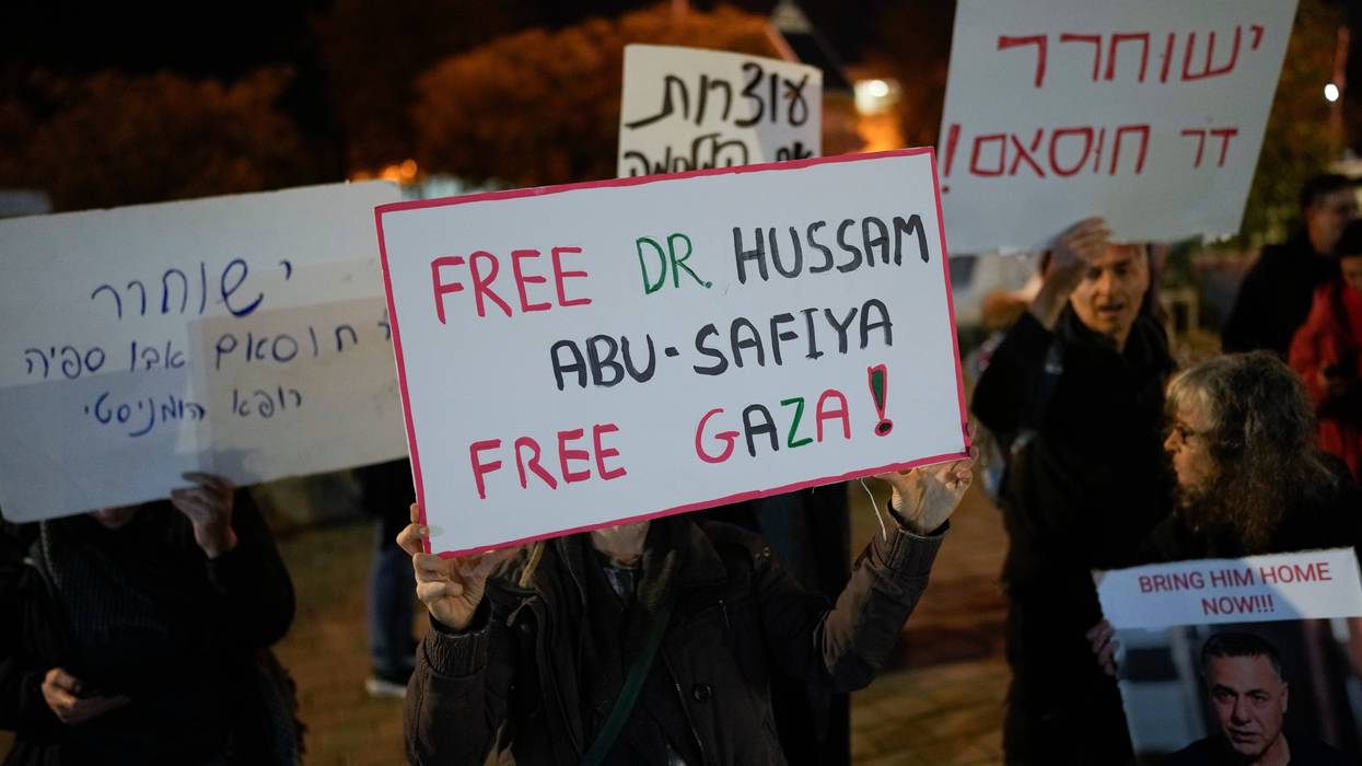 Mideast Wars Detained Doctor