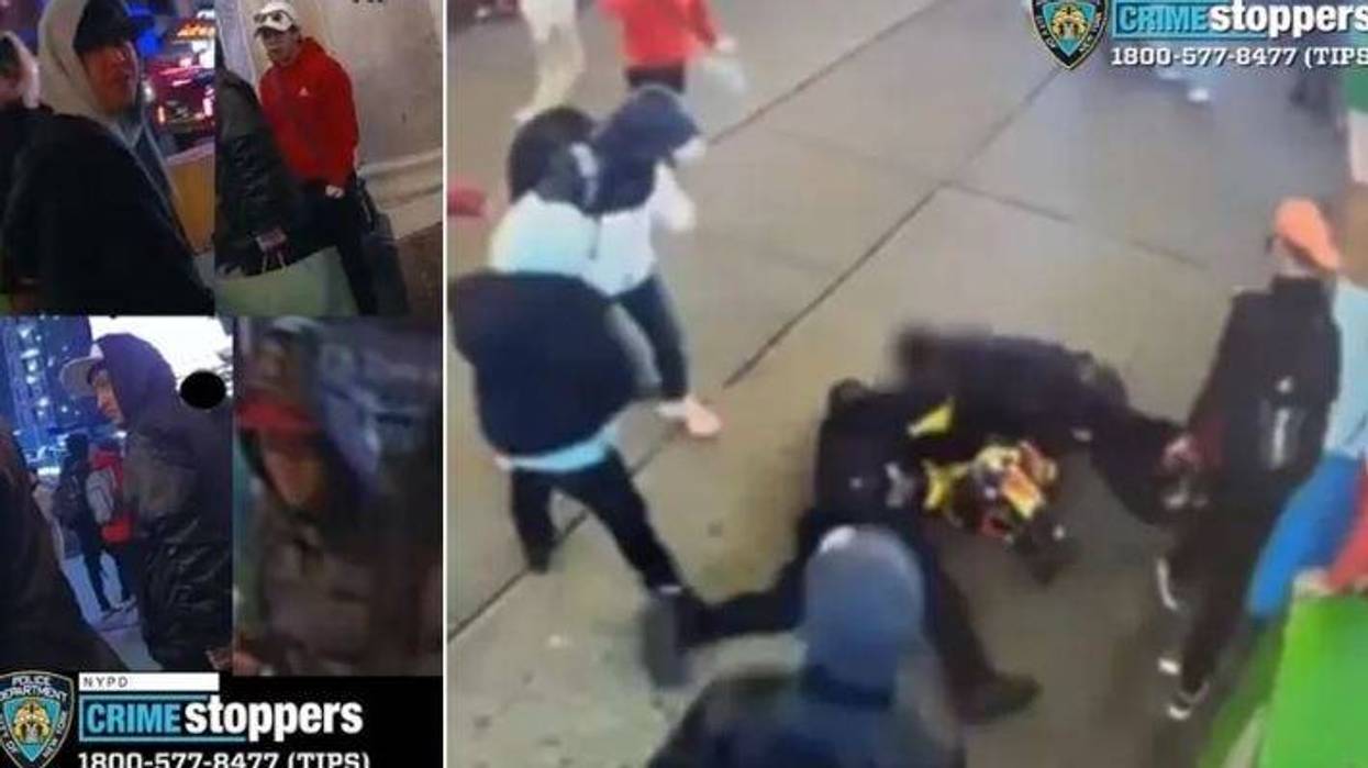 MIGRANTES ATACAN POLICIA DE NYC