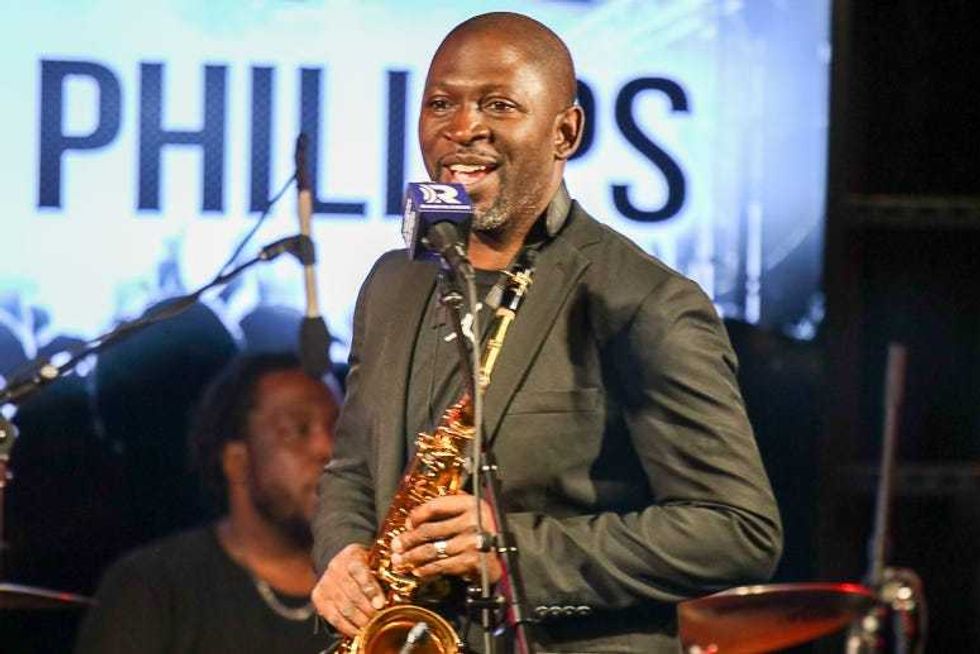 Mike Phillips Performance