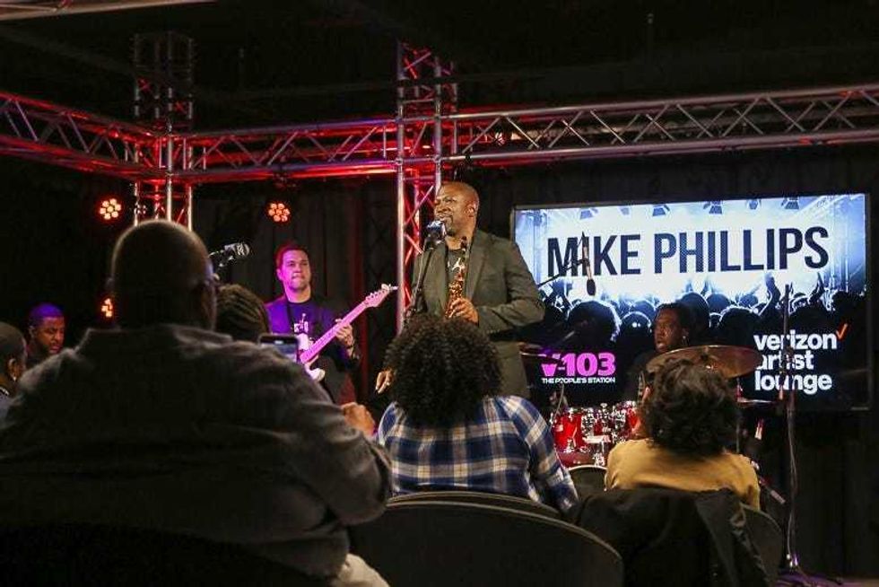 Mike Phillips Performance