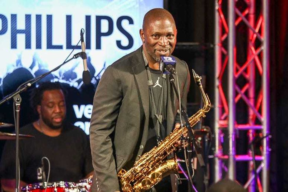 Mike Phillips Performance