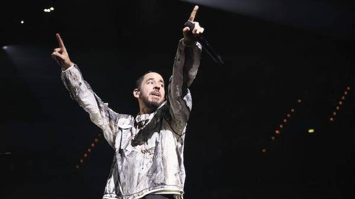 Mike Shinoda performing with Linkin Park at the Barclays Arena