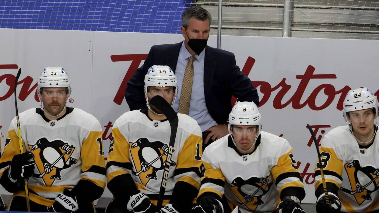 Mike Sullivan on the Pens bench