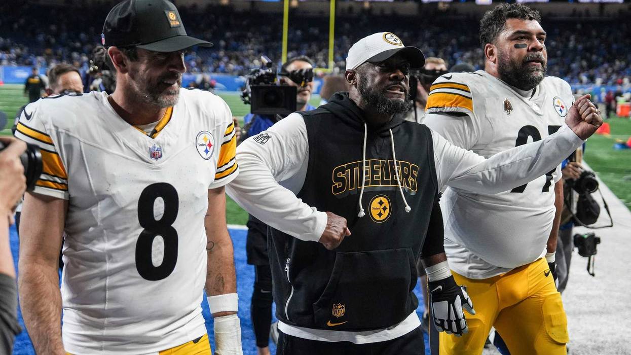 Mike Tomlin Aaron Rodgers Cam Heyward walking off field in Detroit