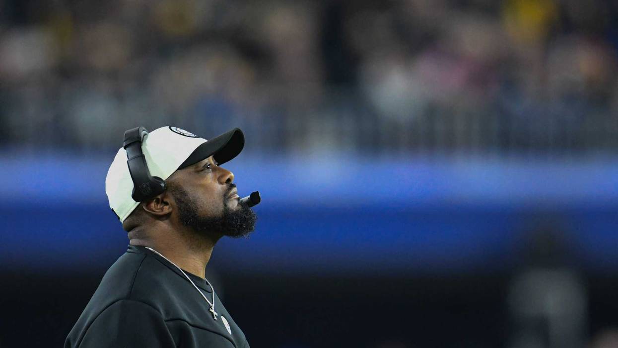 Mike Tomlin looking up