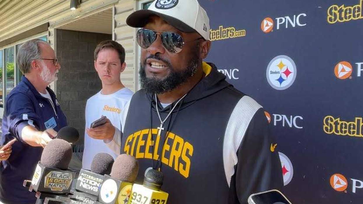 Mike Tomlin talking at podium