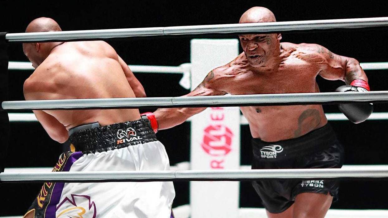 Mike Tyson / Roy Jones