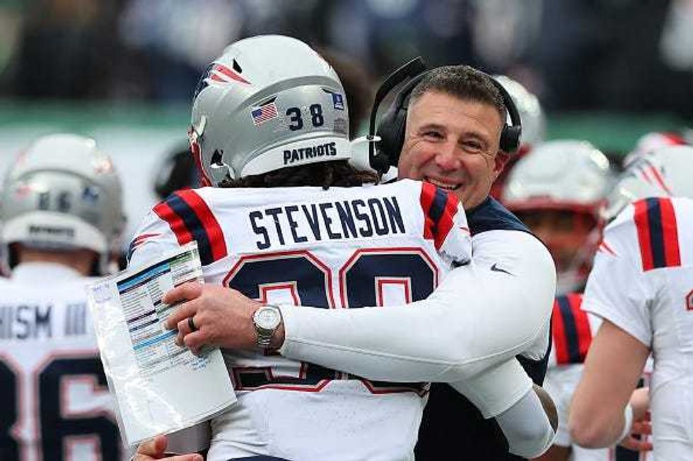 Mike Vrabel and Rhamondre Stevenson