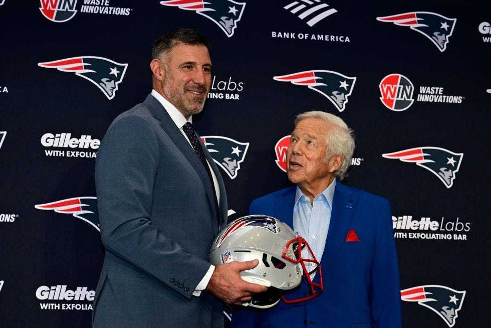 Mike Vrabel and Robert Kraft