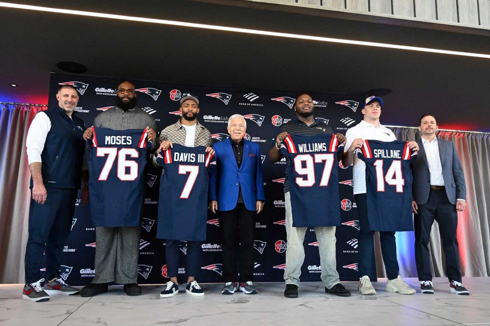 Mike Vrabel, Morgan Moses, Carlton Davis III, Robert Kraft, Milton Williams and Robert Spillane