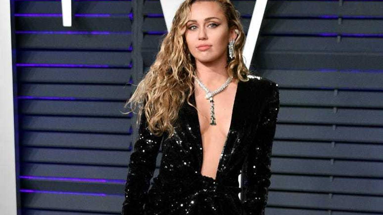 Miley Cyrus attends the 2019 Vanity Fair Oscar Party