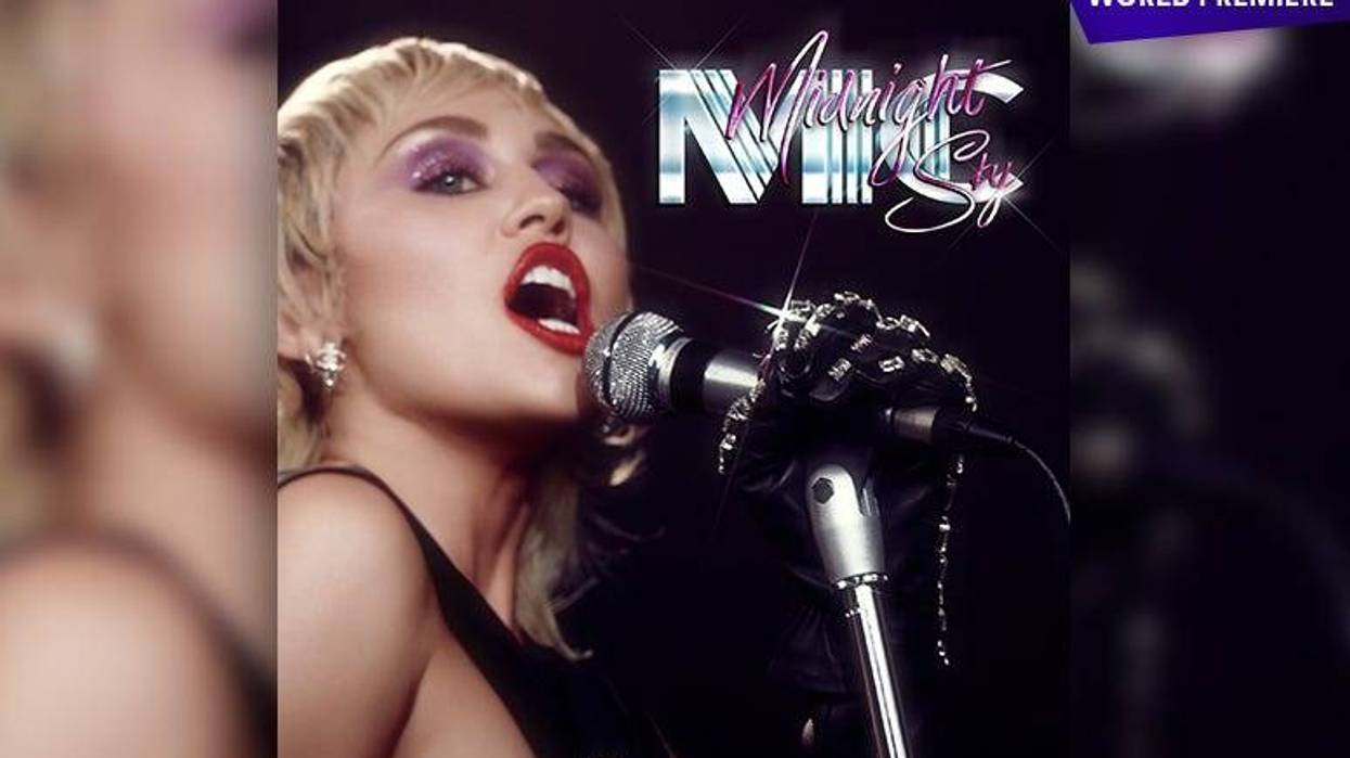 Miley Cyrus World Premiere: 'Midnight Sky'