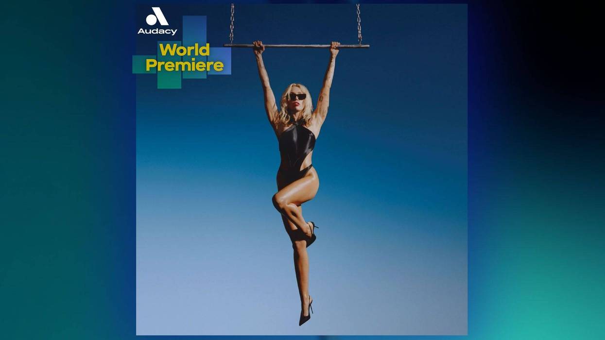 Miley Cyrus World Premiere of Flowers