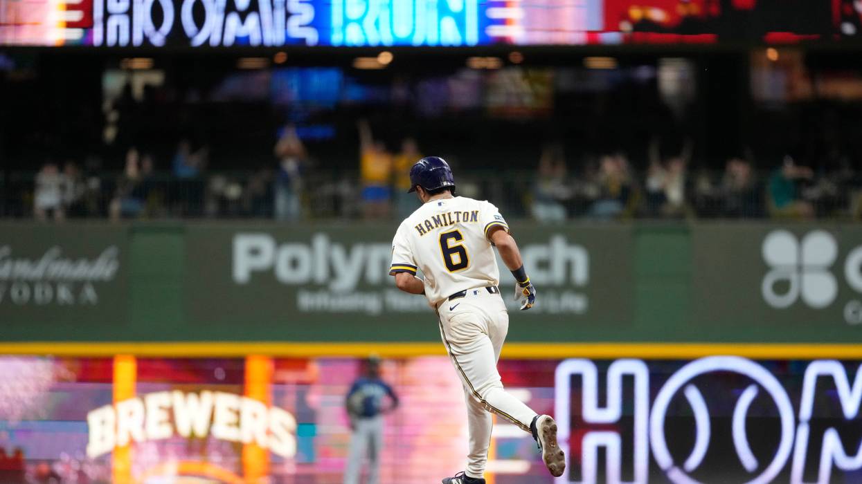 Brewers match baseball's modern-era record for biggest shutout, beating Mariners 22-0