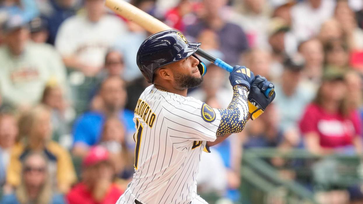 Chourio, Perkins homers power Brewers past Sánchez and Phillies 4-0