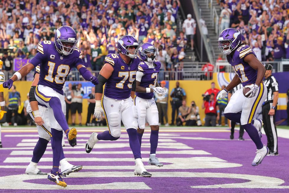 Vikings rally to beat Packers, lose starting QB, in week one