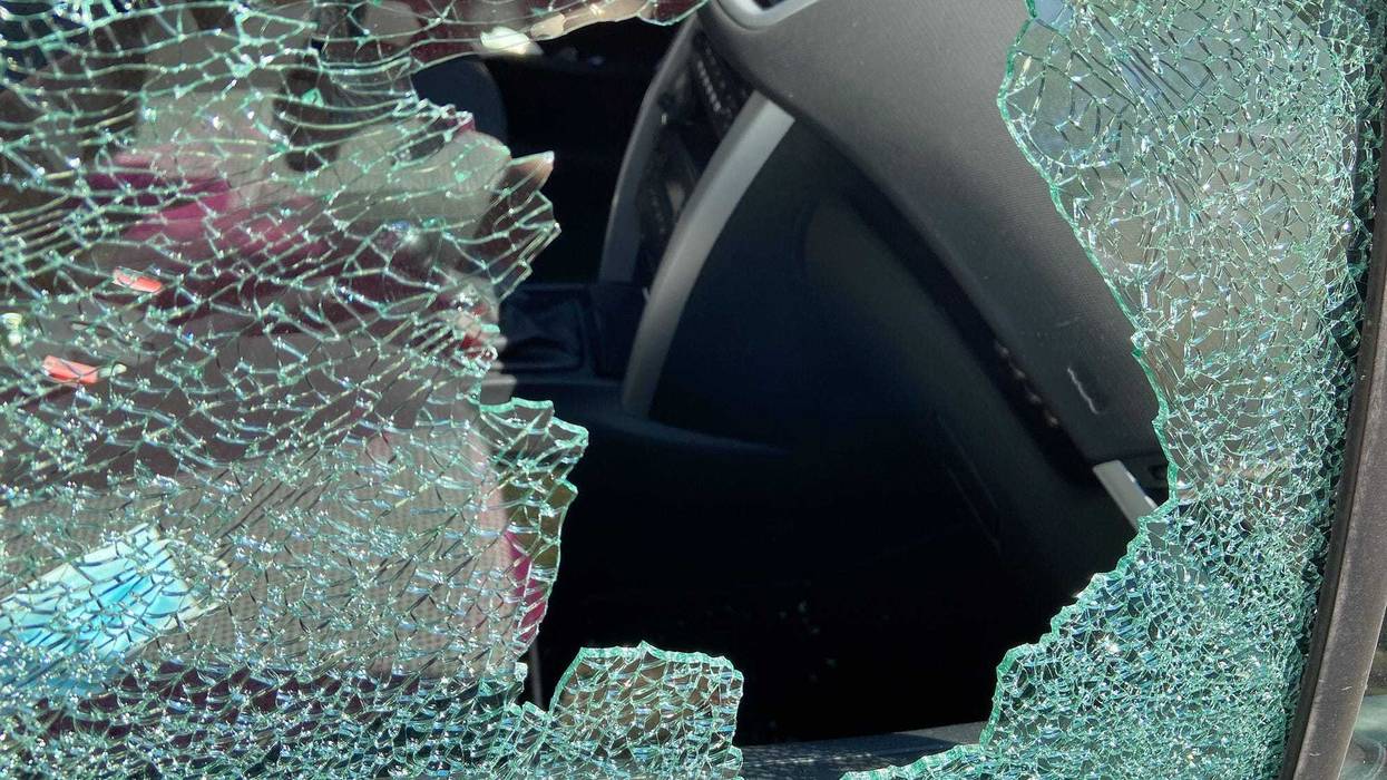 Minneapolis Police are investigating after a number of people reporting have the windows of their car smashed.